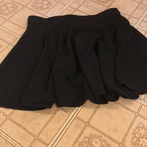 Black Pleated Mini Skirt!